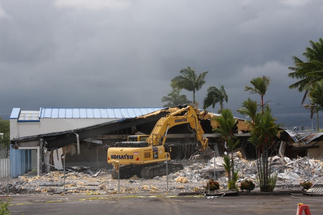 Prince Kuhio Plaza Hilo Hattie building demolished - West Hawaii Today