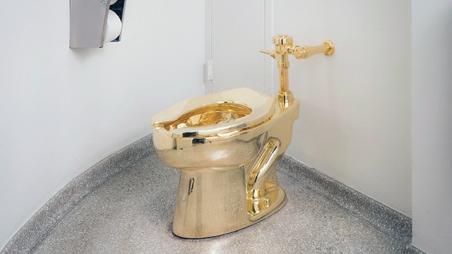 4206159_web1_Gold-Toilet_Jens.jpg