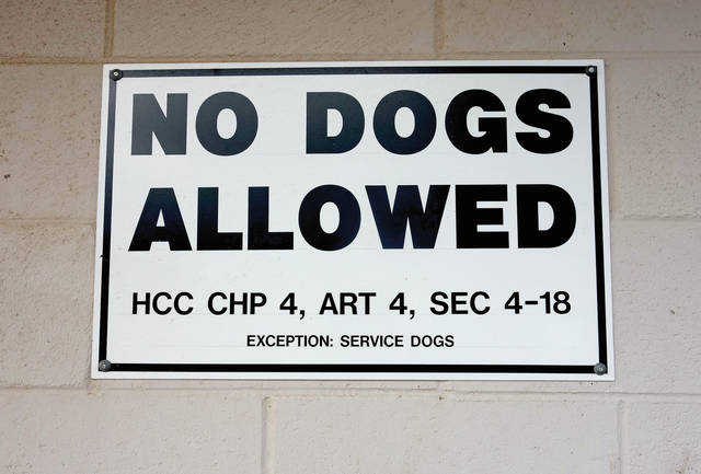 5211070_web1_No-dogs-sign-horizontal2017414181036990.jpg