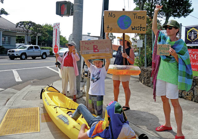 5284023_web1_Children-and-adults-share-their-concern-about-climate-change-and-its-potential-effects-on-Hawaii-Island-Saturday-at-Wading-in-Waimea-event2017429105924741.jpg
