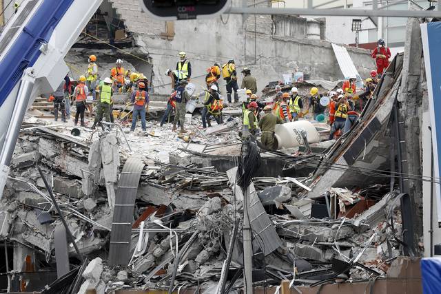 5983704_web1_PHOTO____WORLD_NEWS_MEXICO-EARTHQUAKE_3_LA.jpg