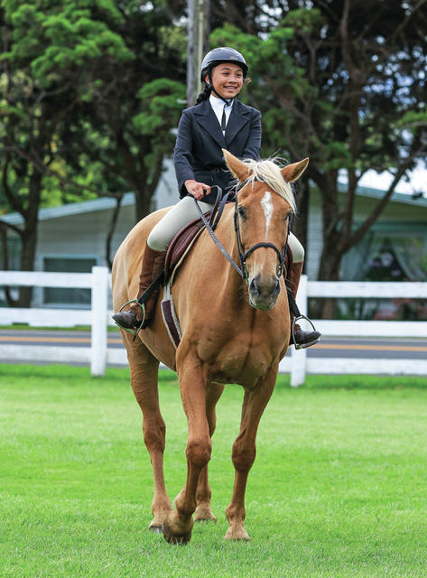 HPA horse show displays equestrian students’ talents - West Hawaii Today