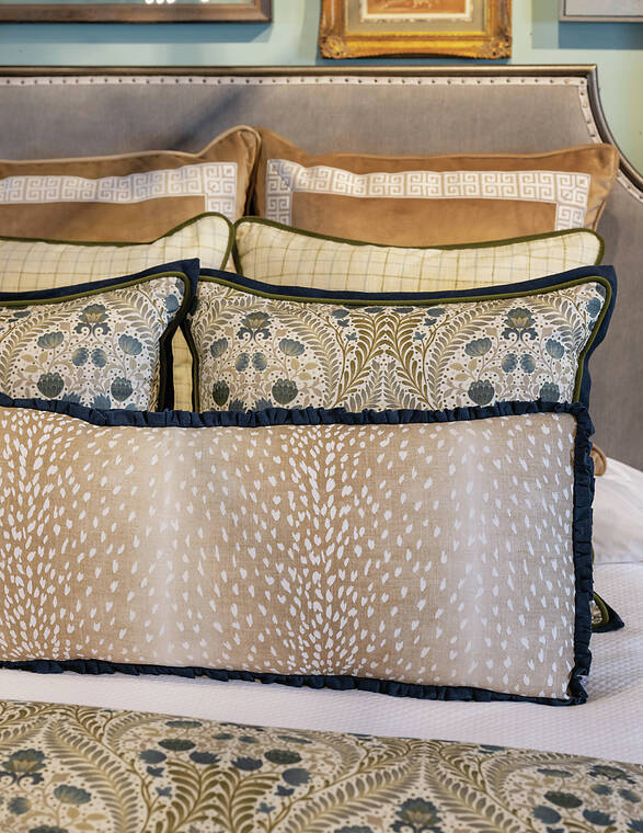 Your Ultimate Guide to Pillow Sizes & Dimensions