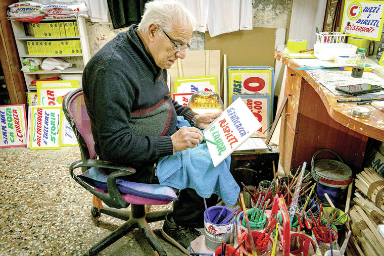 Is this man the last living number painter in Naples?